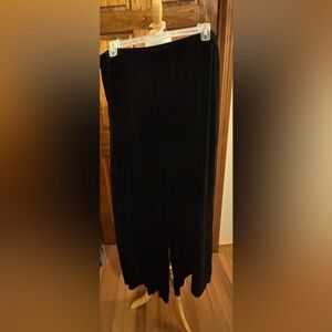 Zenana 3X Velvet Wide Leg Pants in
Black EUC. Raw hem can cut to suit. 
Classy
